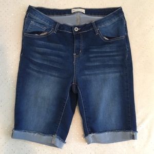 ANGEL KISS Distressed Denim ShortS Size 18 EUC